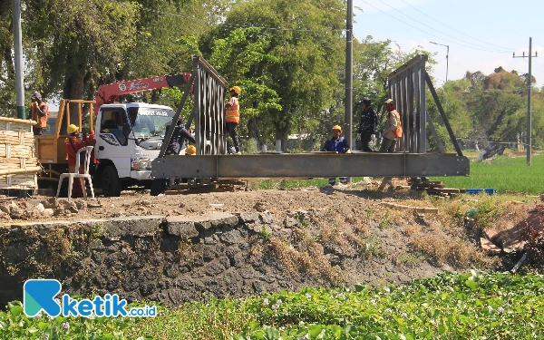 Thumbnail Jembatan Bailey Membentang di Utara Dam Kedungpeluk Sidoarjo