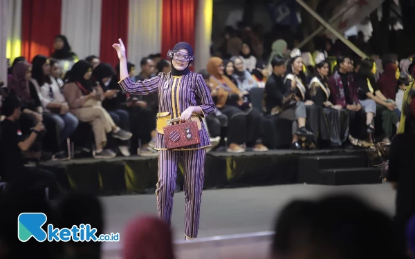 Thumbnail Misi Kurangi Limbah Pakaian, Artwear Carnival JFC Kenalkan Fashion Upcycle