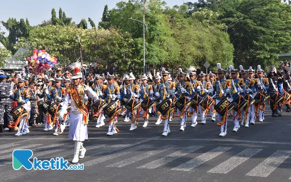 Thumbnail Berita - Peringati HUT Ke-78 TNI AL, Kirab Kota Hibur Masyarakat Surabaya