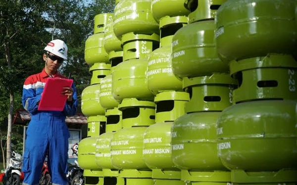 Thumbnail Berita - Sidak 255 Titik Pangkalan se-Indonesia, Pertamina Pastikan Pasokan LPG 3 Kg Aman