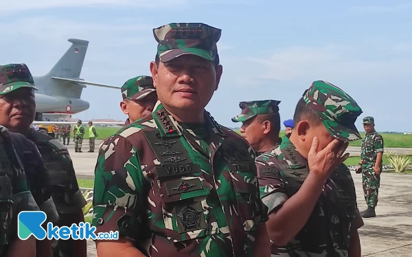 Thumbnail Berita - KST Manfaatkan  Masyarakat  dan Anak-anak Serbu TNI