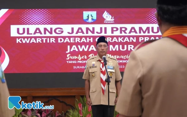 Thumbnail Berita - 62 Tahun Pramuka, Ketua Kwarda Jatim Pimpin Ulang Janji dan Berikan Lencana Pancawarsa