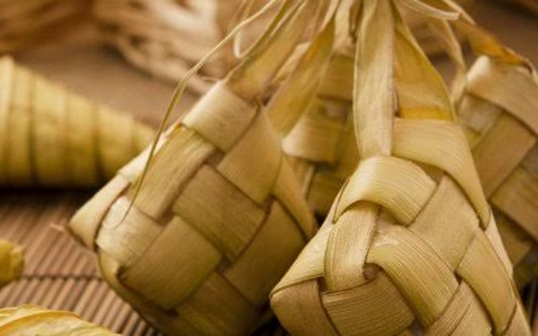 Ayo Makan Ketupat di saat Silaturahmi Idul Fitri 