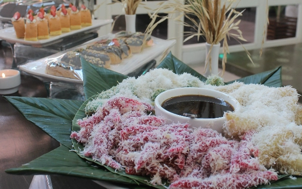 Foto Takjil jajanan tradisional tersedia di program Iftar (Foto: Java Lotus Hotel)