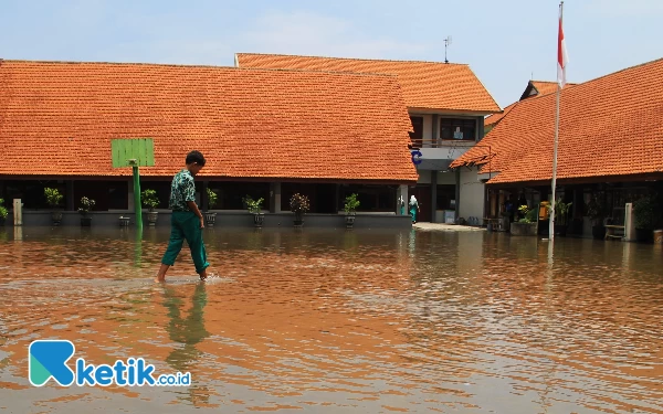 Thumbnail Berita - DPRD Sidoarjo Minta Dinas Pendidikan Seriusi Relokasi SMPN 2 Tanggulangin yang Kebanjiran Setiap Tahun