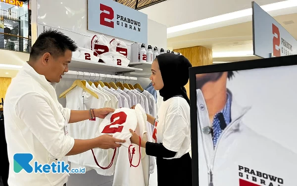Thumbnail Berita - Kece Banget! Official Merchandise Capres Prabowo-Gibran Dijual di Mall FX Sudirman