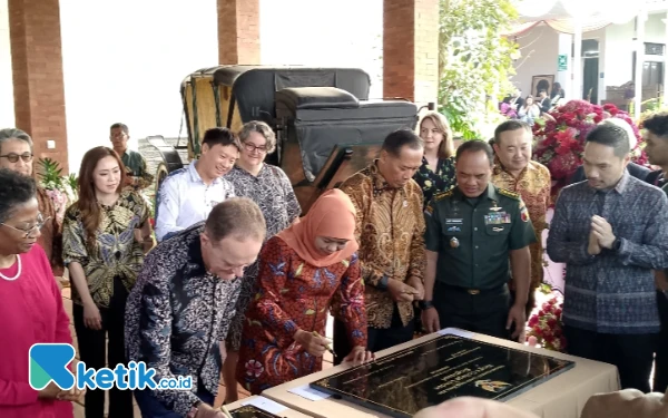 Thumbnail Berita - Rangking 40 Dunia, King's Collage London di KEK Singhasari Diresmikan Gubernur Khofifah