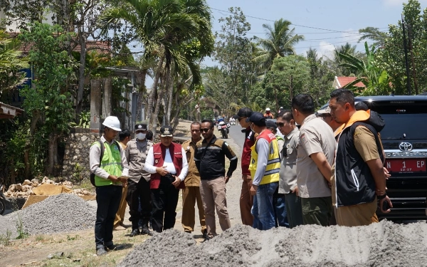Thumbnail Berita - Bupati Malang Tinjau Perbaikan Jalan Sepanjang 21 Kilometer, Dana dari APBN