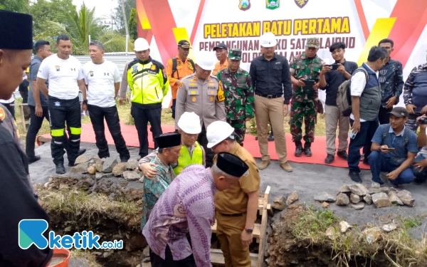 Thumbnail Berita - Kapolda Jatim Kagum! Warga Bangun Mako Satpolairud Polres Malang Secara Swadaya