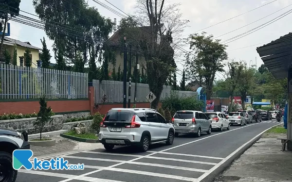 Thumbnail Berita - Ruas Jalan di Malang Raya Terpantau Macet saat Libur Panjang Natal