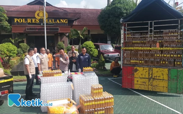 Thumbnail Polres Malang Bongkar Home Industri Minyak Goreng Ilegal, Keuntungan Capai Rp357 Juta