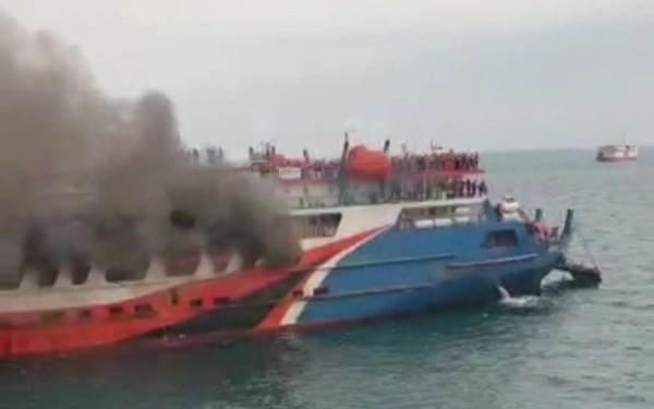 Thumbnail Berita - Kapal Feri Terbakar di Merak Banten