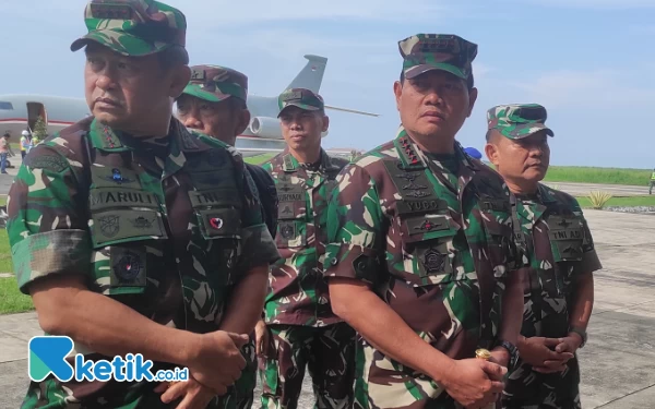 Thumbnail Berita - KST Klaim Bunuh  13 TNI, Panglima TNI Yudo Margono: Tidak Benar!