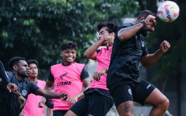 Thumbnail Berita - Tanpa Penonton, Arema FC Optimis Kalahkan Semen Padang di Laga Terakhir