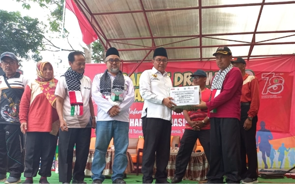 Thumbnail Berita - Gaji Ratusan Ribu, Pegawai Honorer Kabupaten Malang Kumpulkan Donasi Rp 32 Juta untuk Palestina