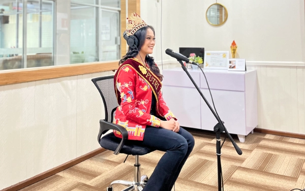 Thumbnail Potret Putri Tari Indonesia 2024, Miftahul Jannah bincang tarian tradisional melalui acara live di salah satu stasiun TV. (Foto: Mifta for Ketik.co.id)