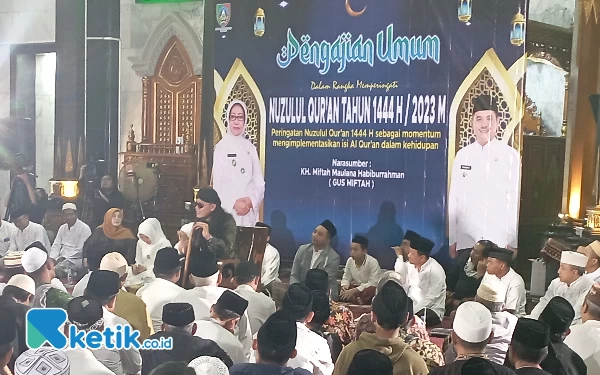 Thumbnail Berita - Ketika Gus Miftah Beri Ceramah Nuzulul Qur’an di Masjid Agung Baitul Mukminin Jombang