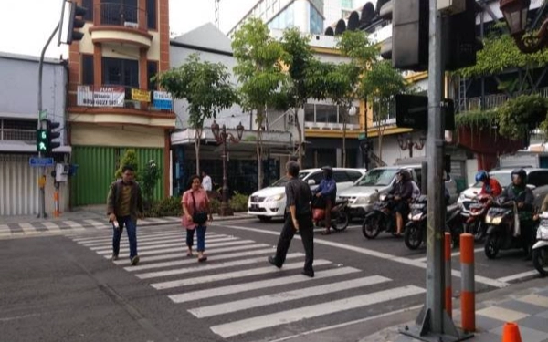 Pemkot Surabaya Menambah PCTL dan Zebra Cross 