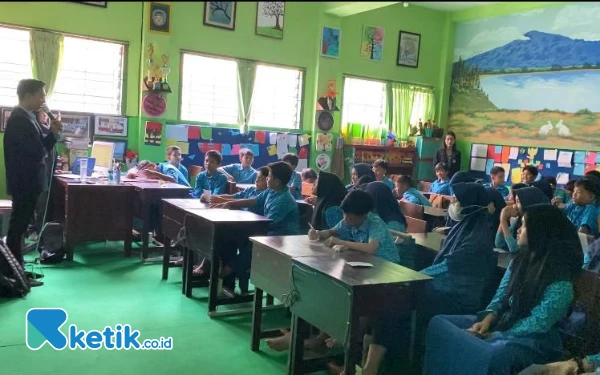 Thumbnail Berita - Mahasiswa Ilmu Komunikasi UM Gelar Edukasi Anti Bullying di SDN Blimbing 1 Malang