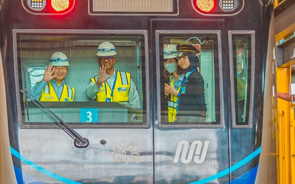 Thumbnail Hari Pertama Kaisar Jepang Blusukan di Indonesia, Kunjungi Depo MRT dan Waduk Pluit