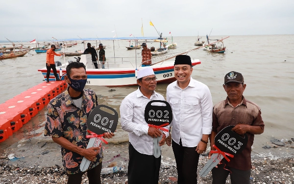 Thumbnail Berita - Bantu Perahu Kampung Nelayan, Walikota Surabaya Kembangkan Wisata Pesisir Suramadu