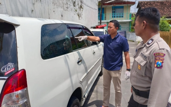 Thumbnail Berita - Teror Penembakan Mobil di Lawang Terekam CCTV, Polres Malang Buru Pelaku