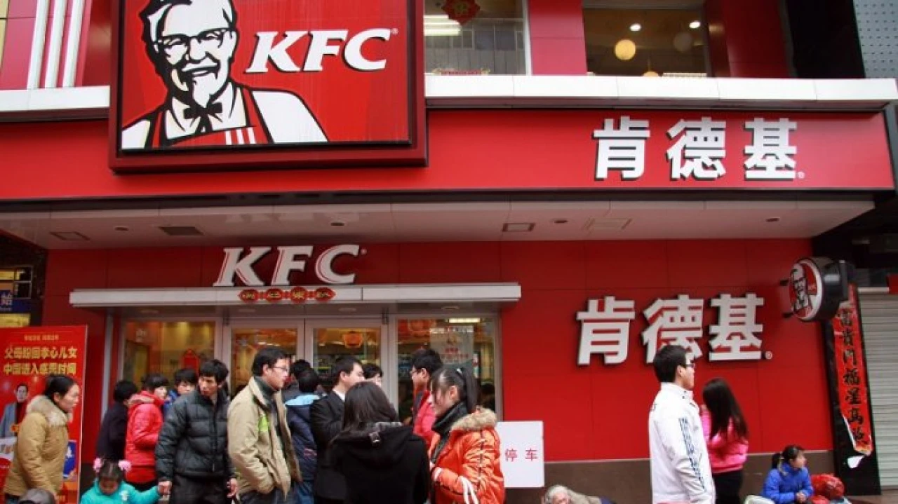 Thumbnail Berita - Akibat Inflasi, KFC di China Jual Ceker Ayam