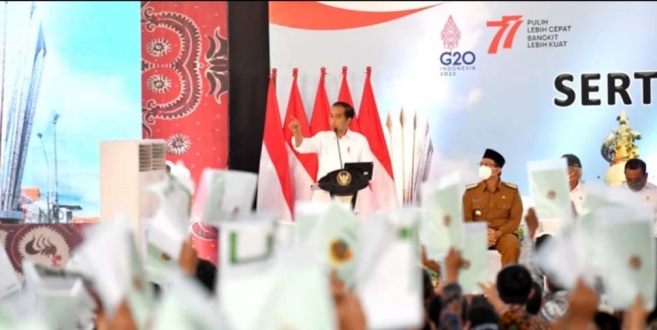 Thumbnail Berita - Jokowi Instruksikan Menteri ATR/BPN  Gebuk Mafia Tanah