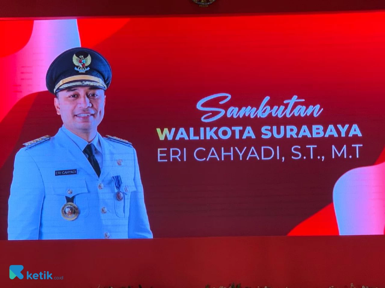 Foto Walikota surabaya Eri Cahyadi, S.T, M.T