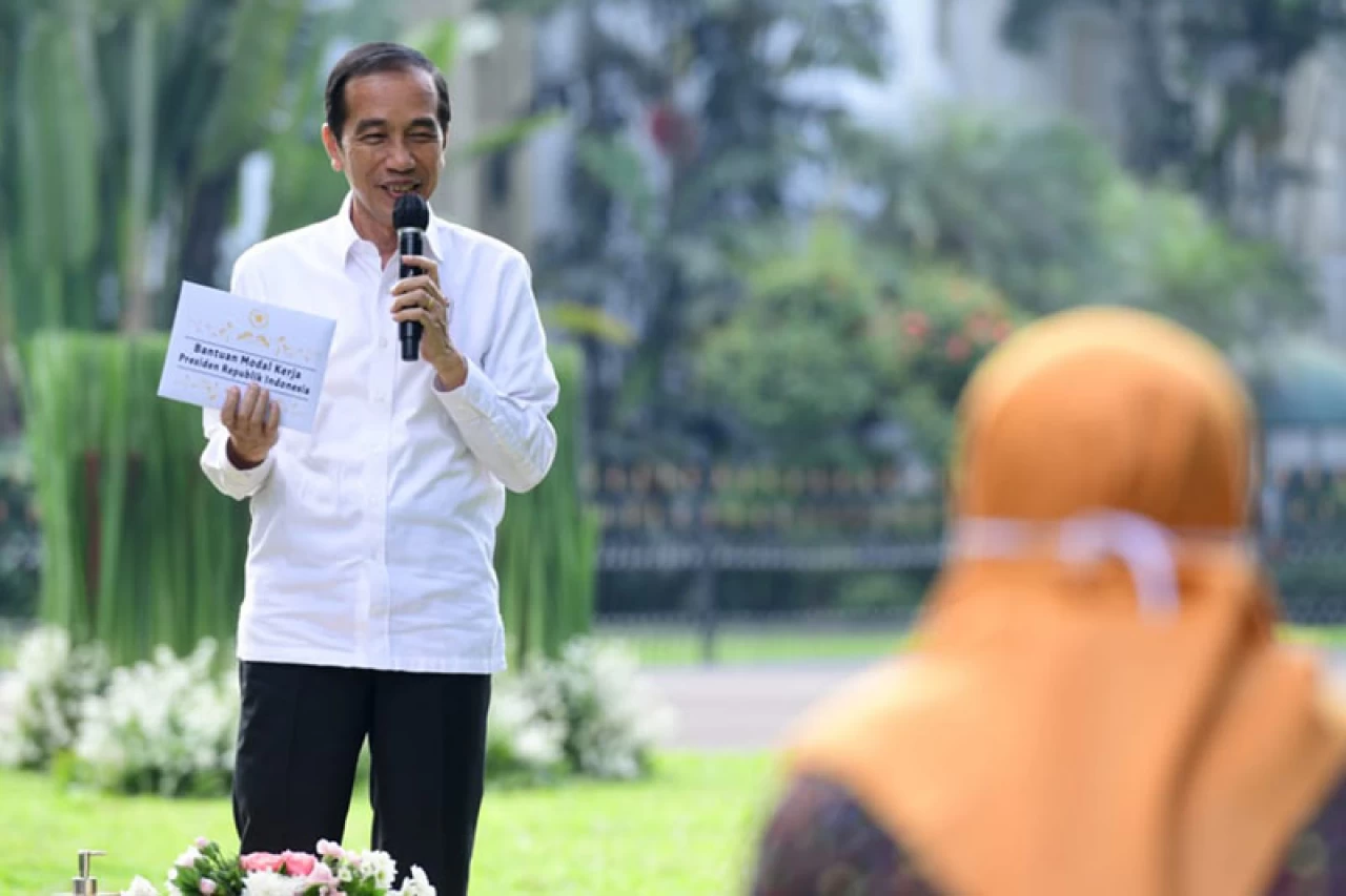 Thumbnail Berita - Ini Pesan Presiden Jokowi saat Bagikan BLT