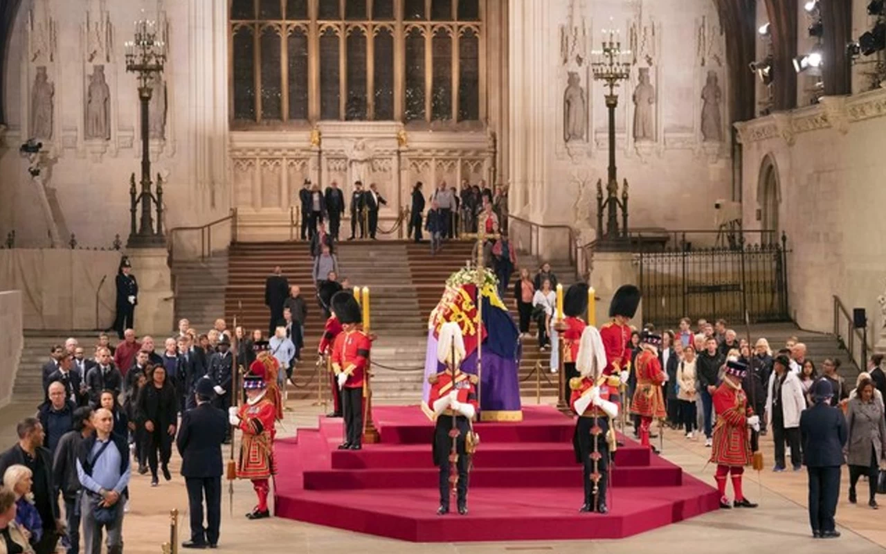 Thumbnail Berita - Peti Pangeran Philip Dipindah di Samping Ratu Elizabeth II