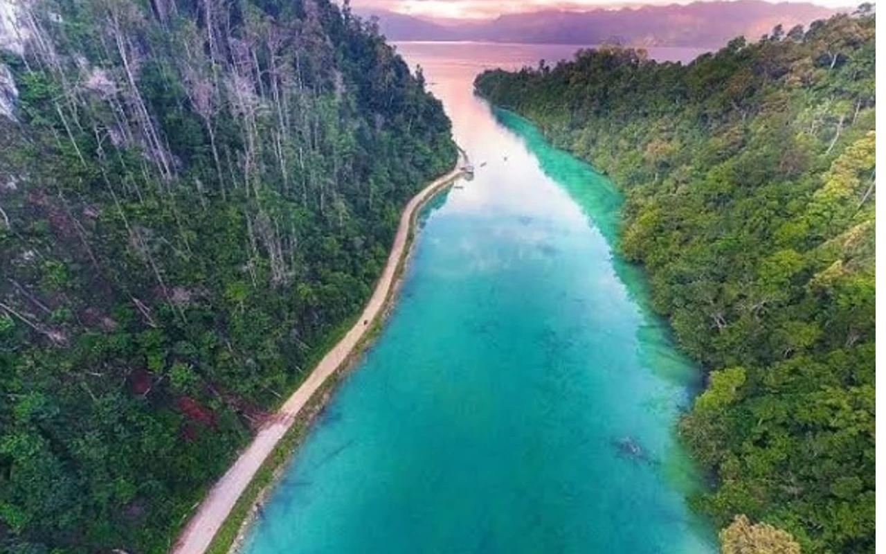 Foto Foto udara Kolam Sisir di Kabupaten Kaimana. (Foto: instagram.com/vien_reyes)