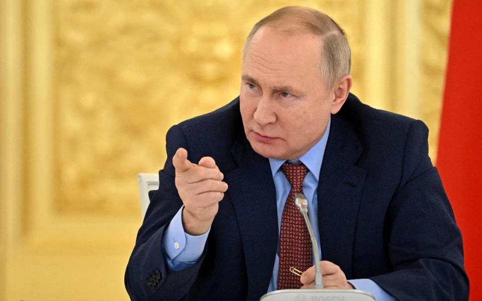 Putin Tuduh Ukraina Dibalik Meledaknya Jembatan Crimea
