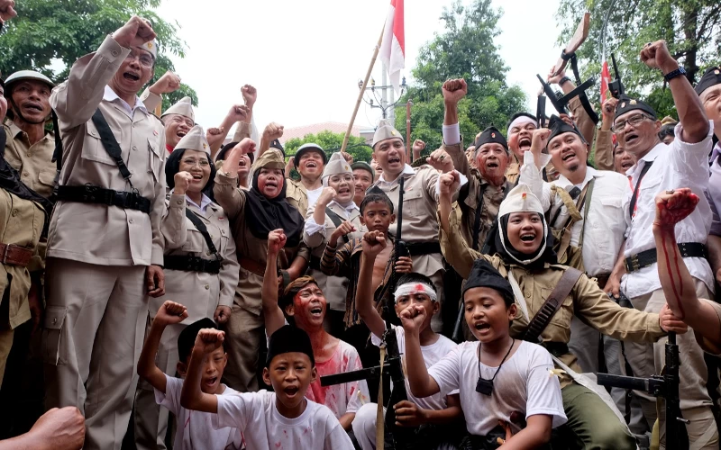 Thumbnail Berita - Filosofi Parade Juang Menurut Wali Kota Surabaya 