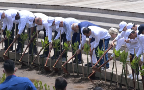 Thumbnail Presiden Jokowi Ajak Pemimpin Negara G20 Mencangkul di Tahura