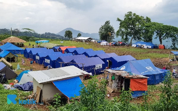 Foto Suasana posko pengungsi korban gempa Cianjur. (Foto: Millah Irodah/Ketik.co.id)