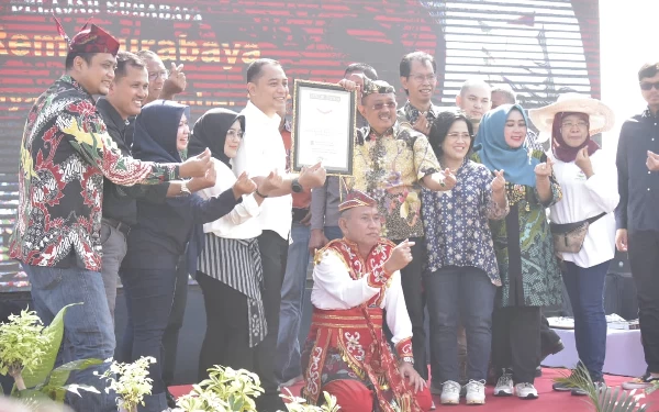 Foto Tari Remo Massal mendapatkan Rekor MURI. (Foto: Humas Pemkot Surabaya)