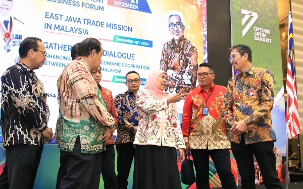 Foto Gubernur Jawa Timur Khofifah Indar Parawansa dalam acara Misi Dagang dan Investasi Jatim di Kuala Lumpur (19/12). (Foto: Humas Pemprov Jatim)