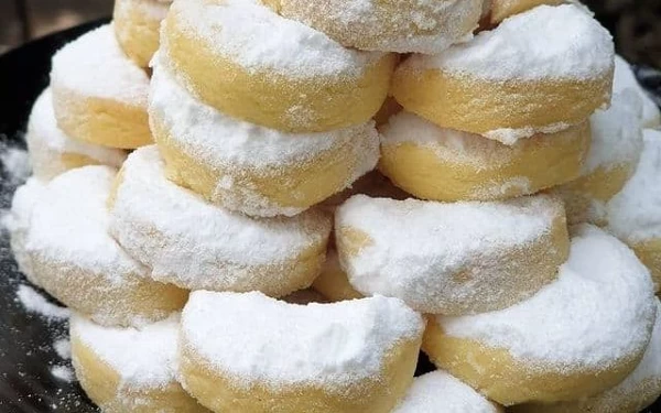 Foto Kue Putri Salju yang cocok dihidangkan saat Natal. (Foto: Dapurkintamani)