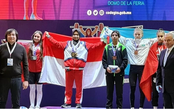 Foto Luluk Diana Wijayana saat menjadi juara di Kejuaraan Dunia Angkat Besi Junior 2022 di Guanajuato, Meksiko Juni lalu. (Foto: dok. KONI Jatim)