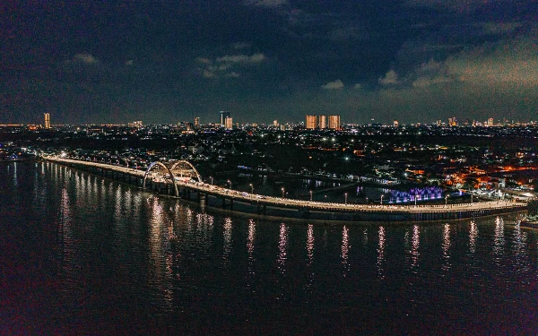 Foto Jembatan Suroboyo Kenjeran. (Foto: tourism.surabaya.go.id)