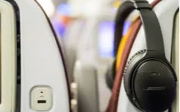 Thumbnail Berita - Hati-Hati Menggunakan Headphone di Pesawat, Ada Banyak Bakteri Mengancam!
