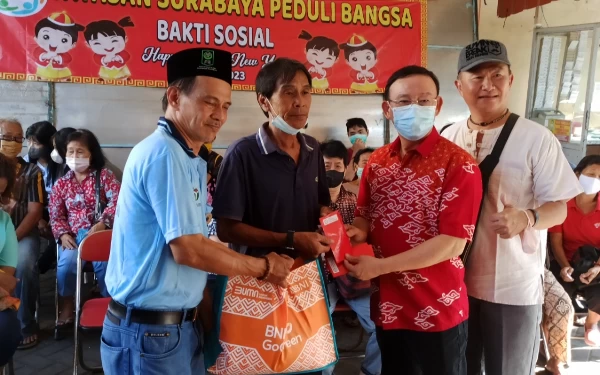 Kebahagiaan Warga Tionghoa Pra Sejahtera Surabaya Dapat Angpao dari YSPB 