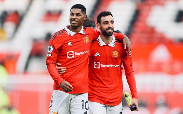 Foto Pemain MU Marcus Rashford dan Bruno Fernandes, sama-sama mencetak gol ke gawang City. (Foto: Twitter Manchester United)