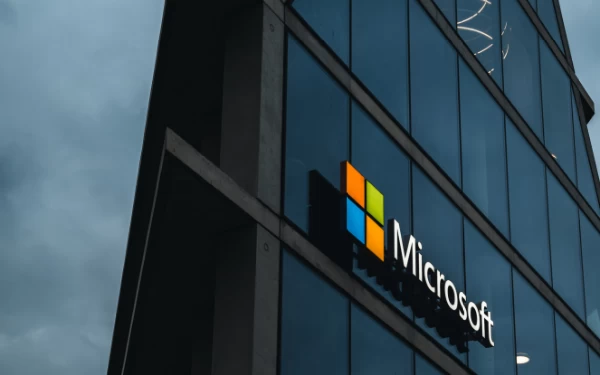Thumbnail Berita - Microsoft Akan PHK Ribuan Karyawan Akibat Ketidakstabilan Ekonomi Global