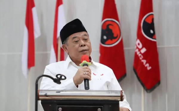 Thumbnail Berita - Ketua DPRD Jatim Kusnadi Enggan Berkomentar saat Rumah Istri Digeledah