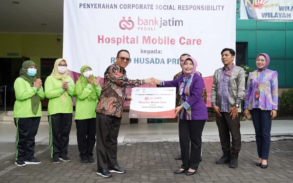 Bank Jatim Serahkan Hospital Mobile ke RSUD Husada Prima Surabaya