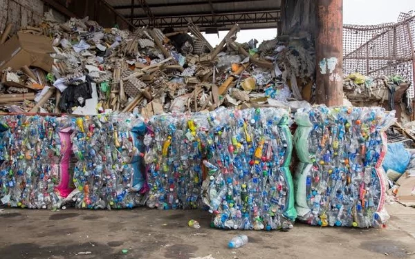 Ayo Semangat Memusnahkan Sampah Plastik di Surabaya