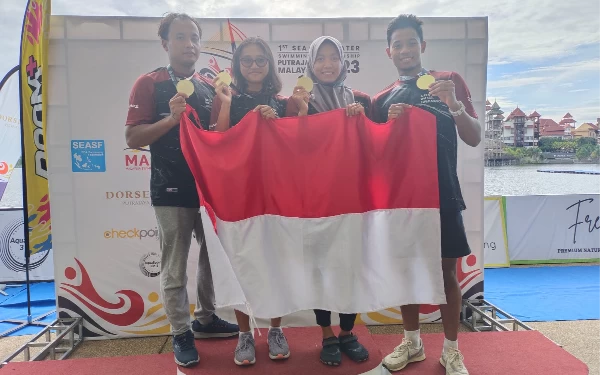 Foto Tim mixed relay meraih medali emas. (Foto: Dok. PRSI)