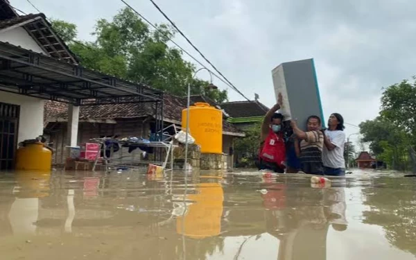 Thumbnail Berita - Hujan Deras, Mojokerto  Banjir dan Terhempas Puting Beliung